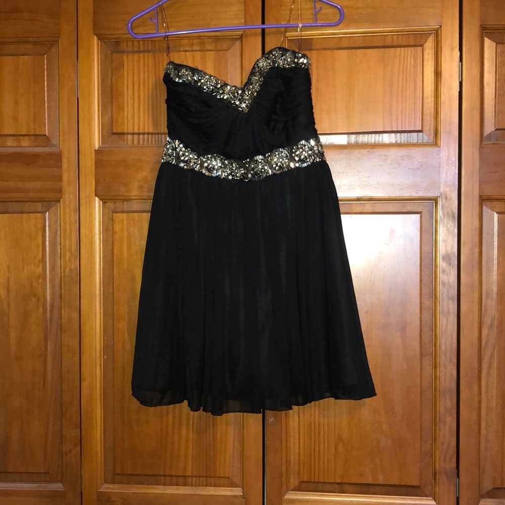 Black short strapless dress